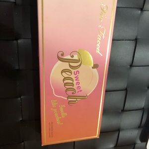 BRAND NEW TOO FACED SWEET PEACH PALETTE!